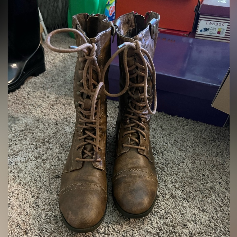 American Eagle Outfitters Brown Combat Boots with Lace-Up Design